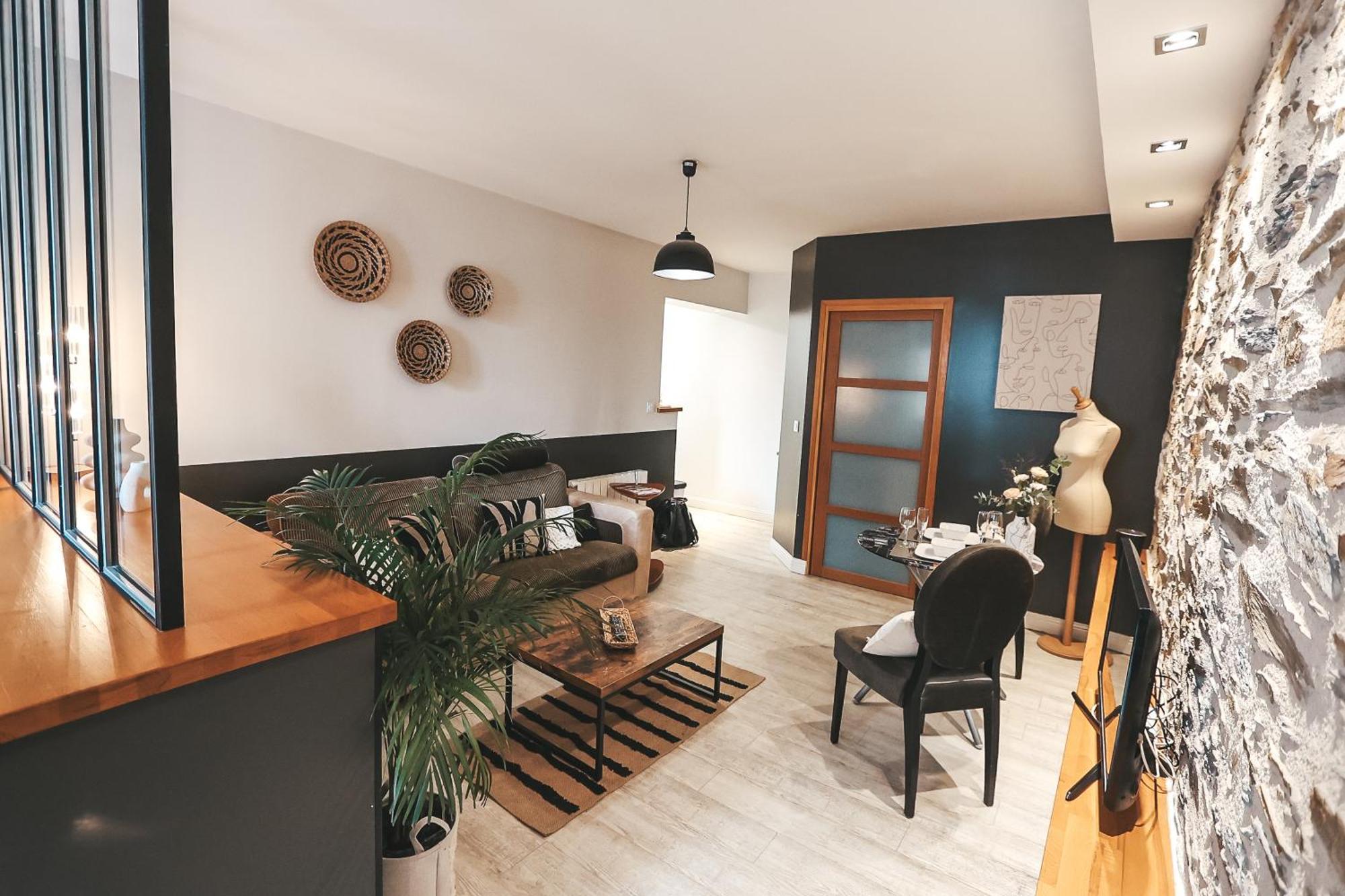 Suit'Home Commerce Angers Exterior photo