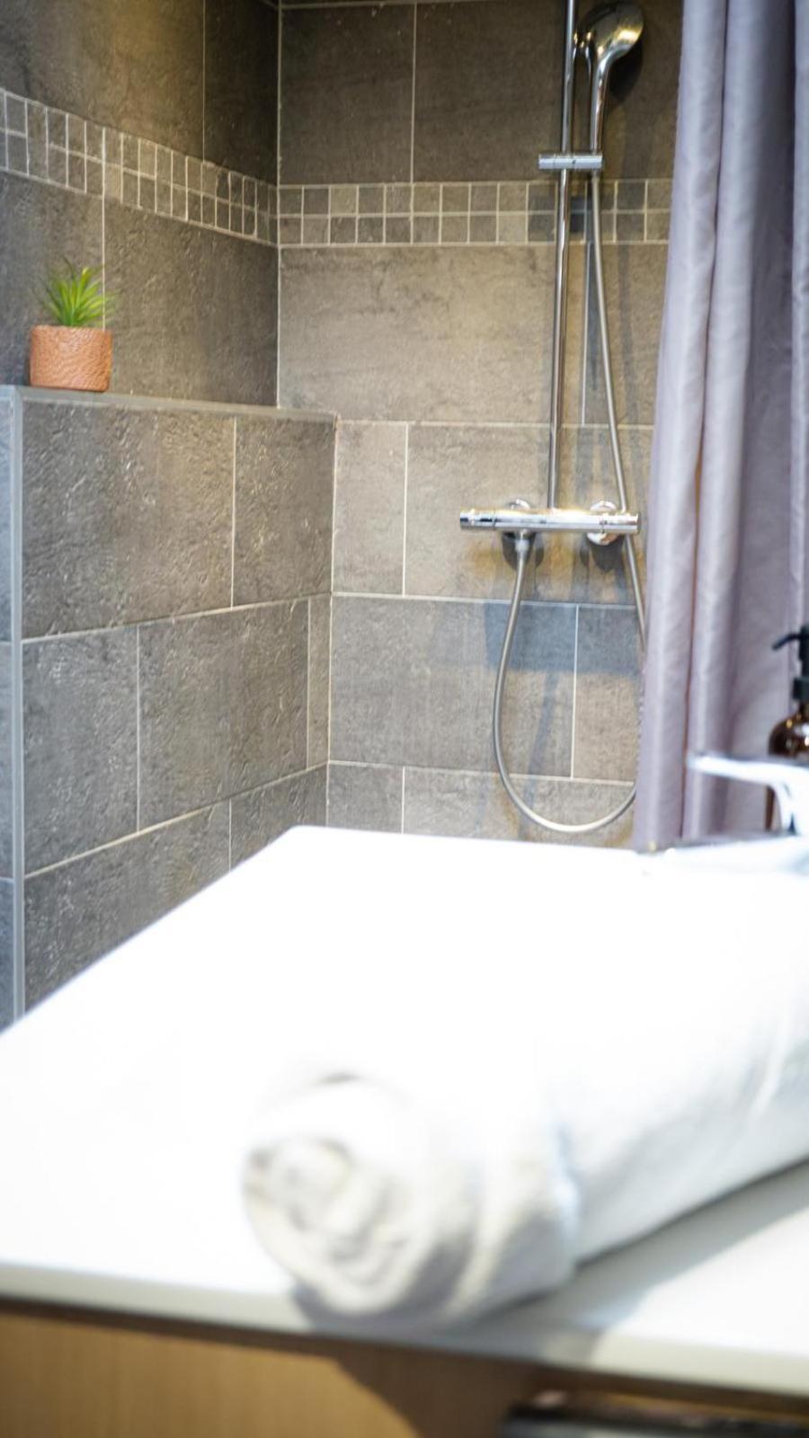 Suit'Home Commerce Angers Exterior photo